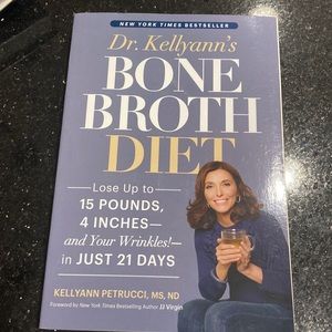 Dr. Kellyann’a bone broth books